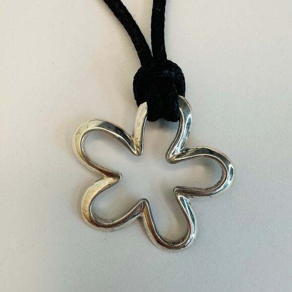 Sterling Silver Modern Flower Outline Pendant - Picture 1 of 7